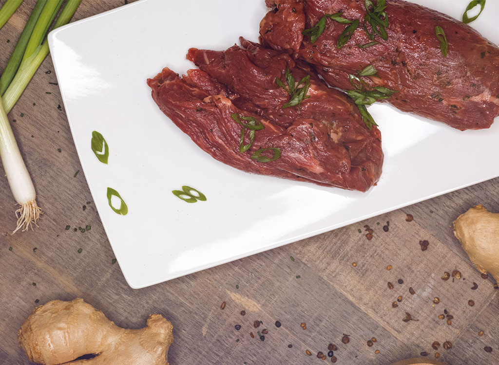 Bavette de boeuf marinée aux poivres