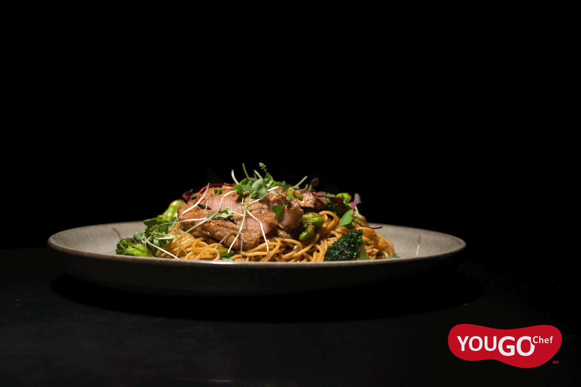 Côtelette de porc coréenne sur chow mein