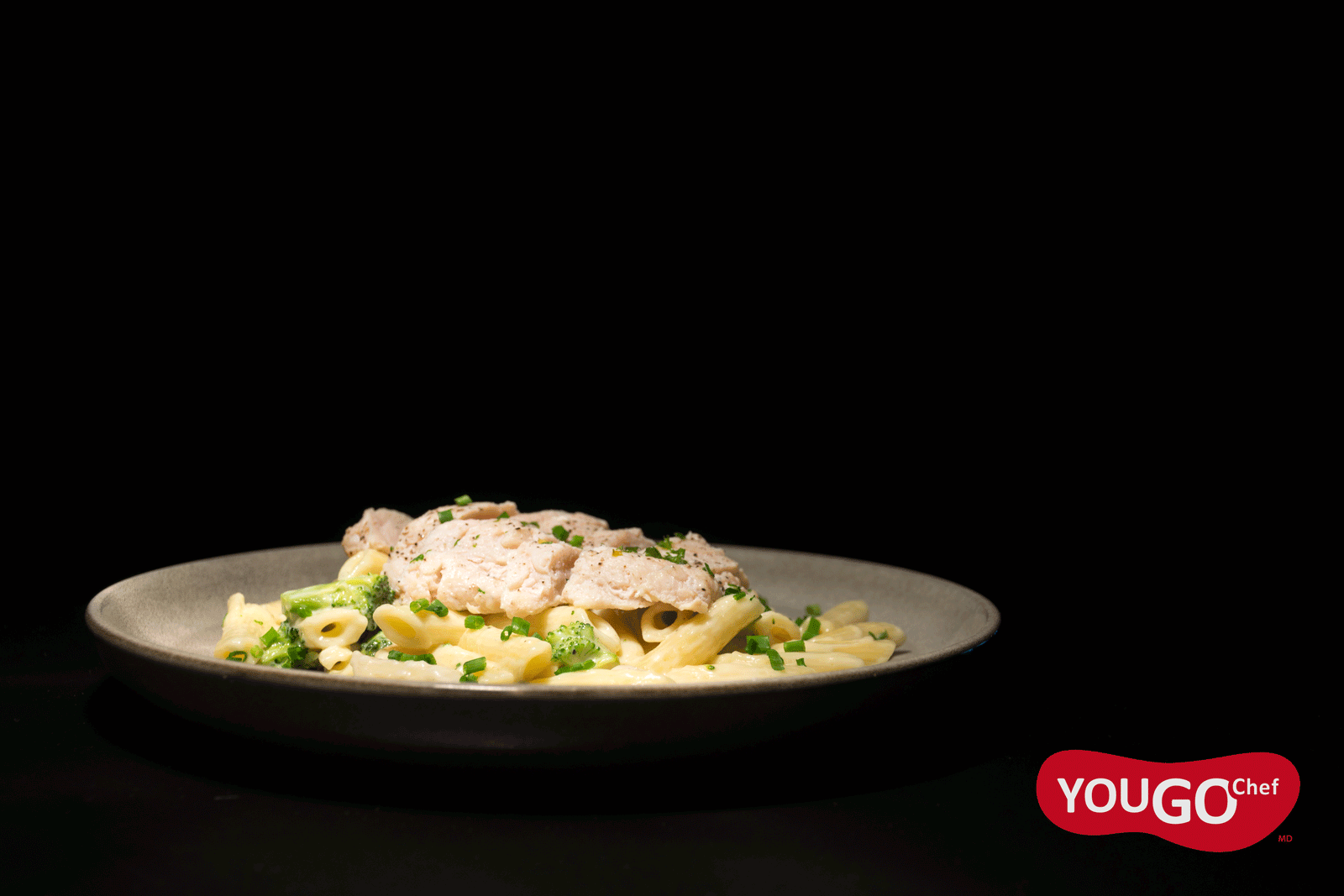Penne alfredo with chicken and broccoli