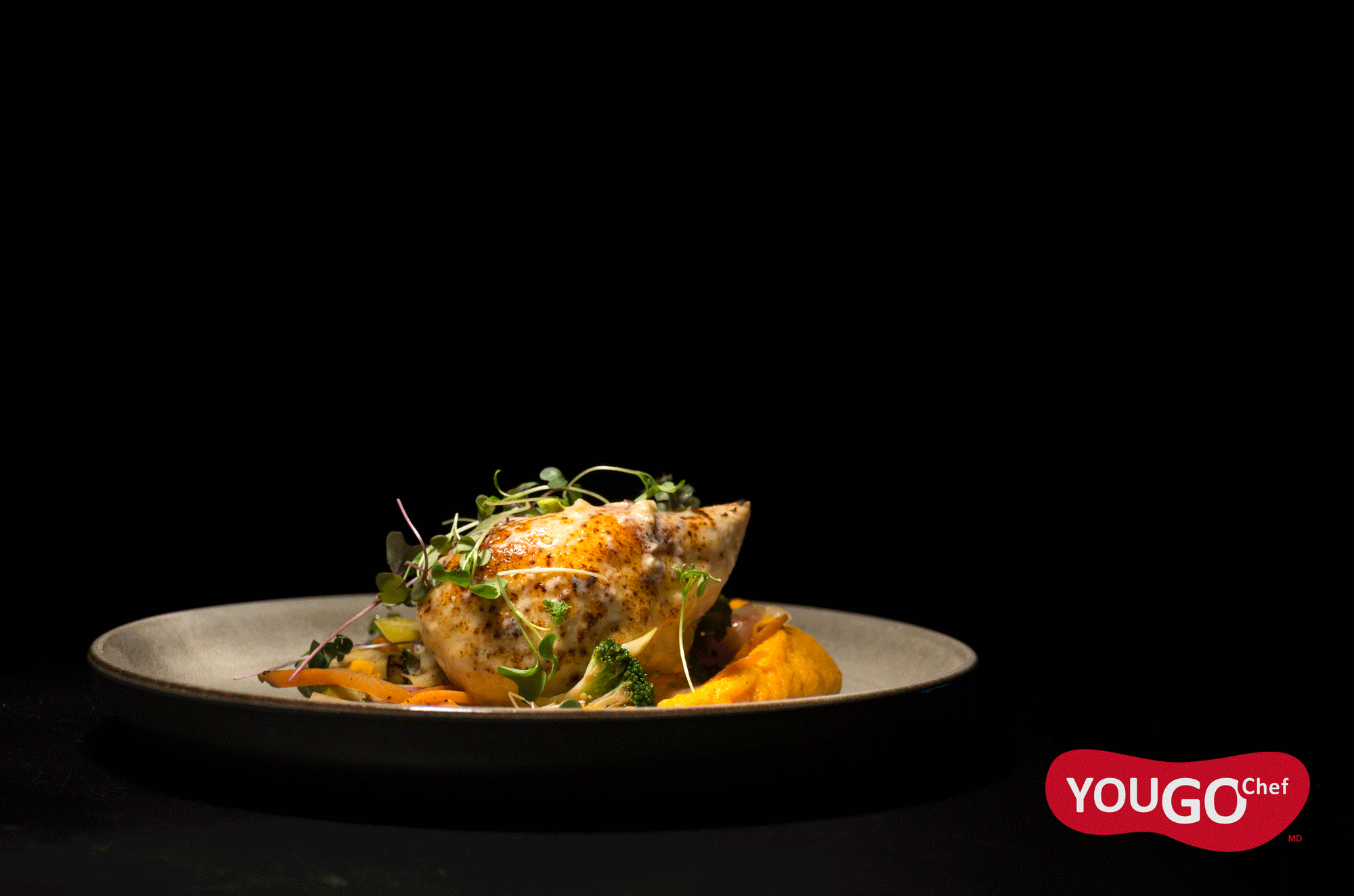 Poitrine de poulet grillée à la moutarde et miel gratinée au cheddar